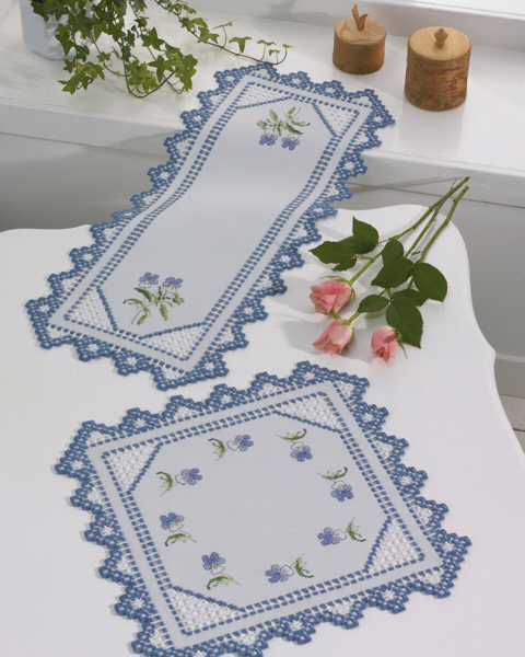 Stickpackung Hardanger Blaue Veilchen 28 x 68 cm