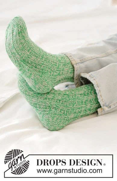 50-25 Speckled Moss Socks by DROPS Design