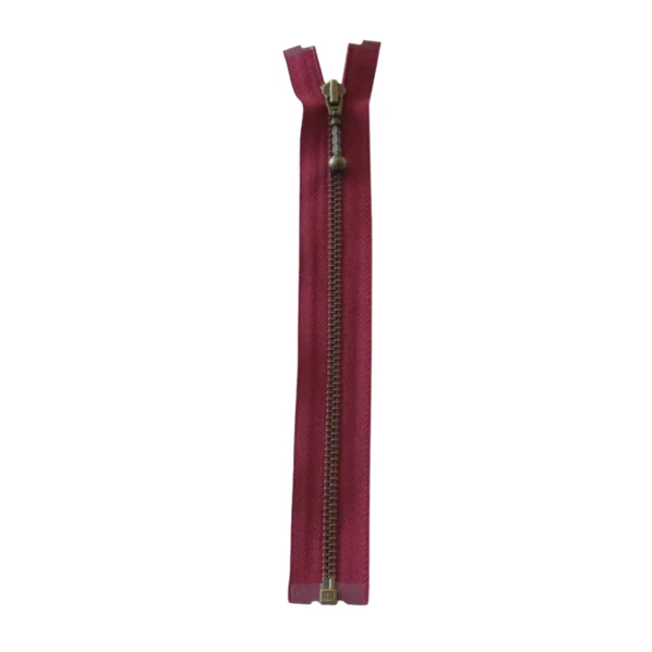 YKK Teilbarer Reißverschluss Metall 4 mm (25-65 cm) 527 Bordeaux, Antikmessing