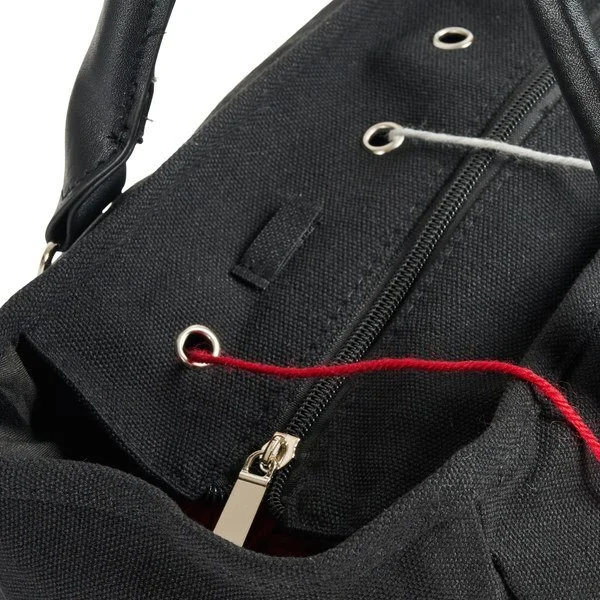 Umhängetasche mit Reißverschlusstasche, schwarz