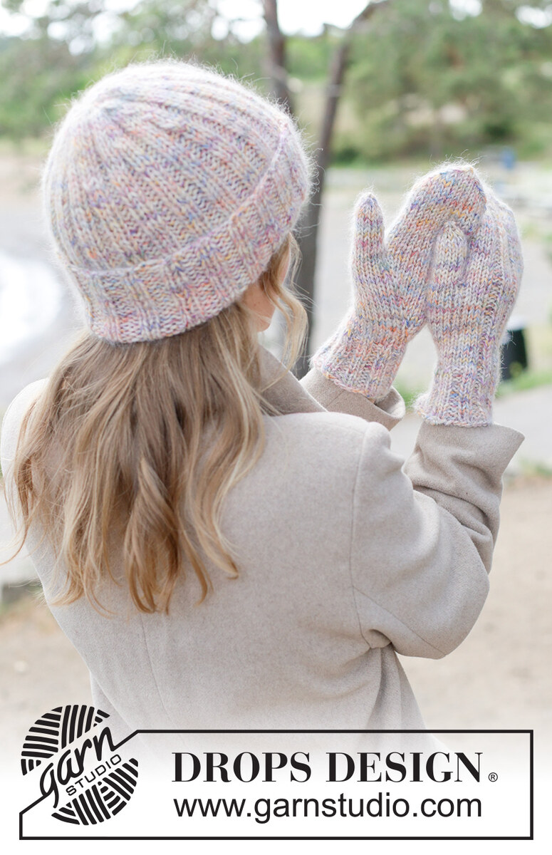 261-17 Rainbow Reach Hat by DROPS Designet