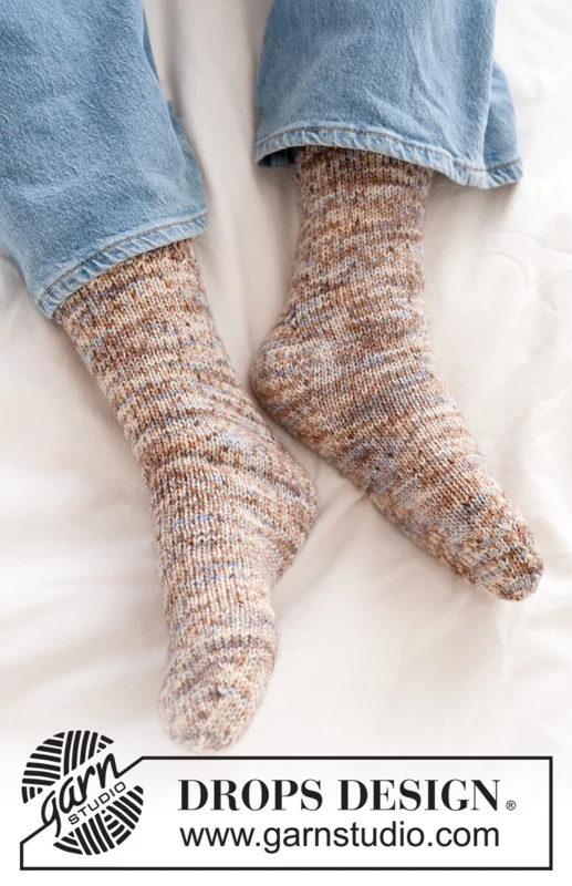 265-21 Moonlight Mover Socks by DROPS Design