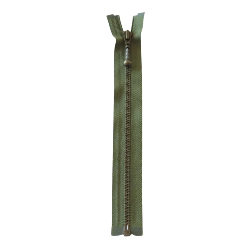 YKK Teilbarer Reißverschluss Metall 4 mm (25-65 cm) 566 Armeegrün, Antikmessing