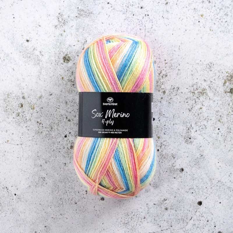 Svarta Fåret Sox Merino 4 ply 25 Gedämpfter Regenbogen