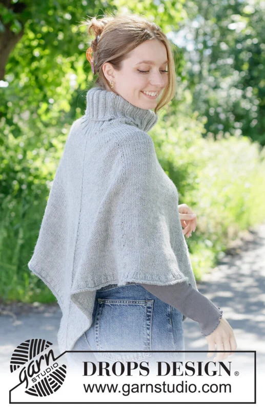 271-28 Hazy Sky Poncho by DROPS Design — 1