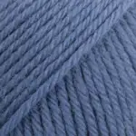 DROPS Karisma 65 Jeansblau (Uni colour) - lila Einsätze