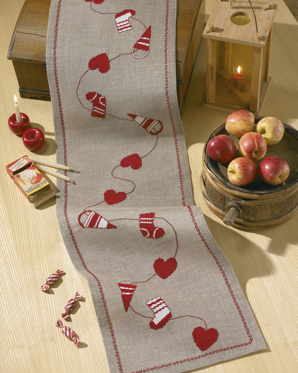 Weihnachtsläufer auf Natur 33x116cm – Weihnachtliche Stimmung schaffen. Kaufen Sie hier